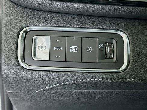 Used 2025 Buick Enclave Preferred image 17