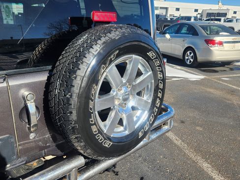 Used 2016 Jeep Wrangler Unlimited Sahara w/ Mopar Chrome Edition Group image 18