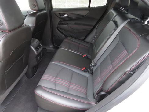 Used 2022 Chevrolet Equinox RS w/ Infotainment Package image 18