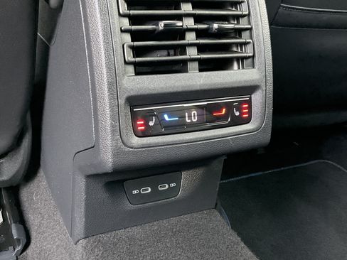 Used 2022 Volkswagen Golf R AWD/4WD image 39