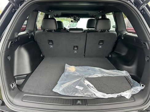 New 2025 Jeep Grand Cherokee Altitude image 8