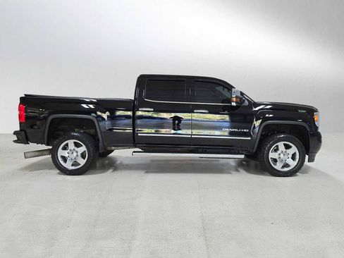 Used 2015 GMC Sierra 3500 Denali w/ Duramax Plus Package image 2