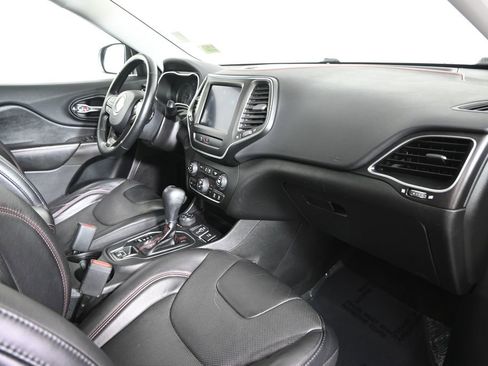 Used 2021 Jeep Cherokee Trailhawk image 15