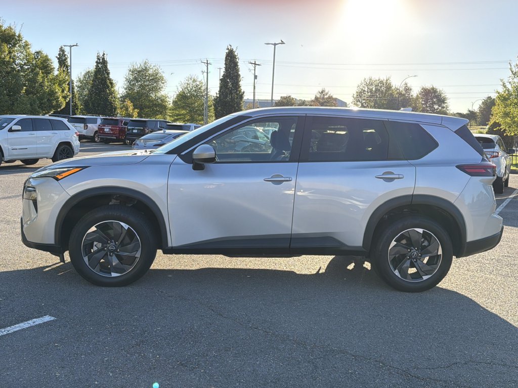 Used 2025 Nissan Rogue SV AWD/4WD image 6
