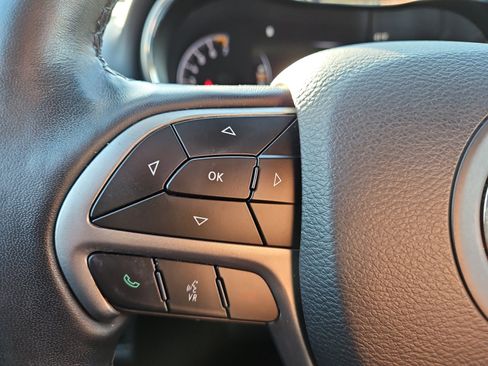 Used 2022 Jeep Grand Cherokee Limited image 25