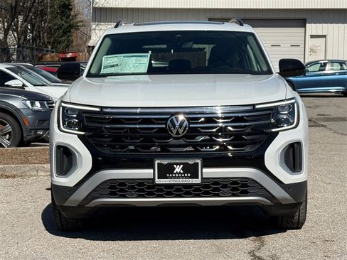 New 2026 Volkswagen Atlas Peak Edition image 6