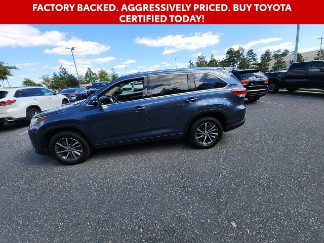 Used 2017 Toyota Highlander XLE w/ Carpet Mat Package FWD image 8