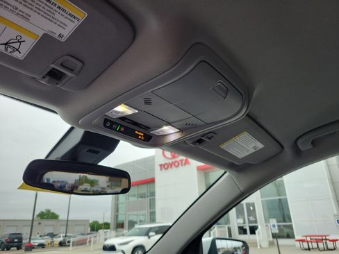 Used 2022 Chevrolet Equinox LT FWD image 30