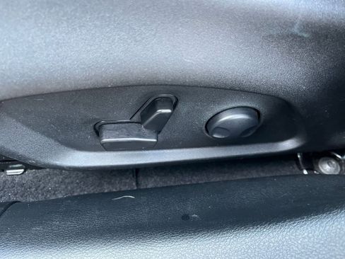 Used 2025 Jeep Compass Limited image 22