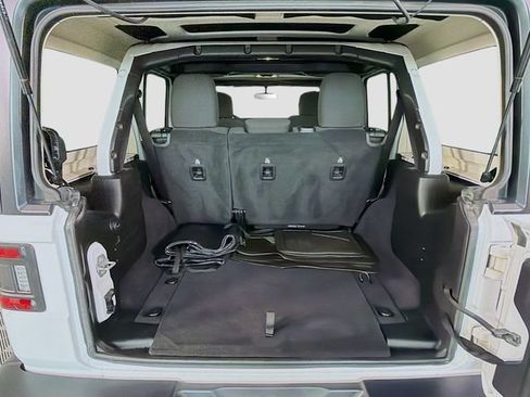 Used 2019 Jeep Wrangler Unlimited Sahara AWD/4WD image 23