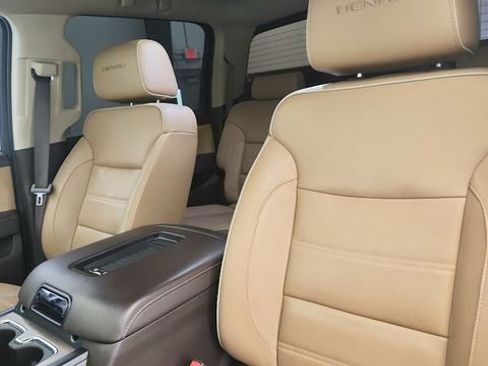 Used 2017 GMC Sierra 2500 Denali w/ Duramax Plus Package AWD/4WD image 9