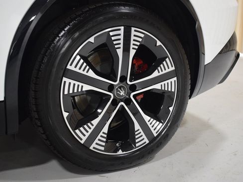 New 2025 Maserati Grecale Folgore image 8