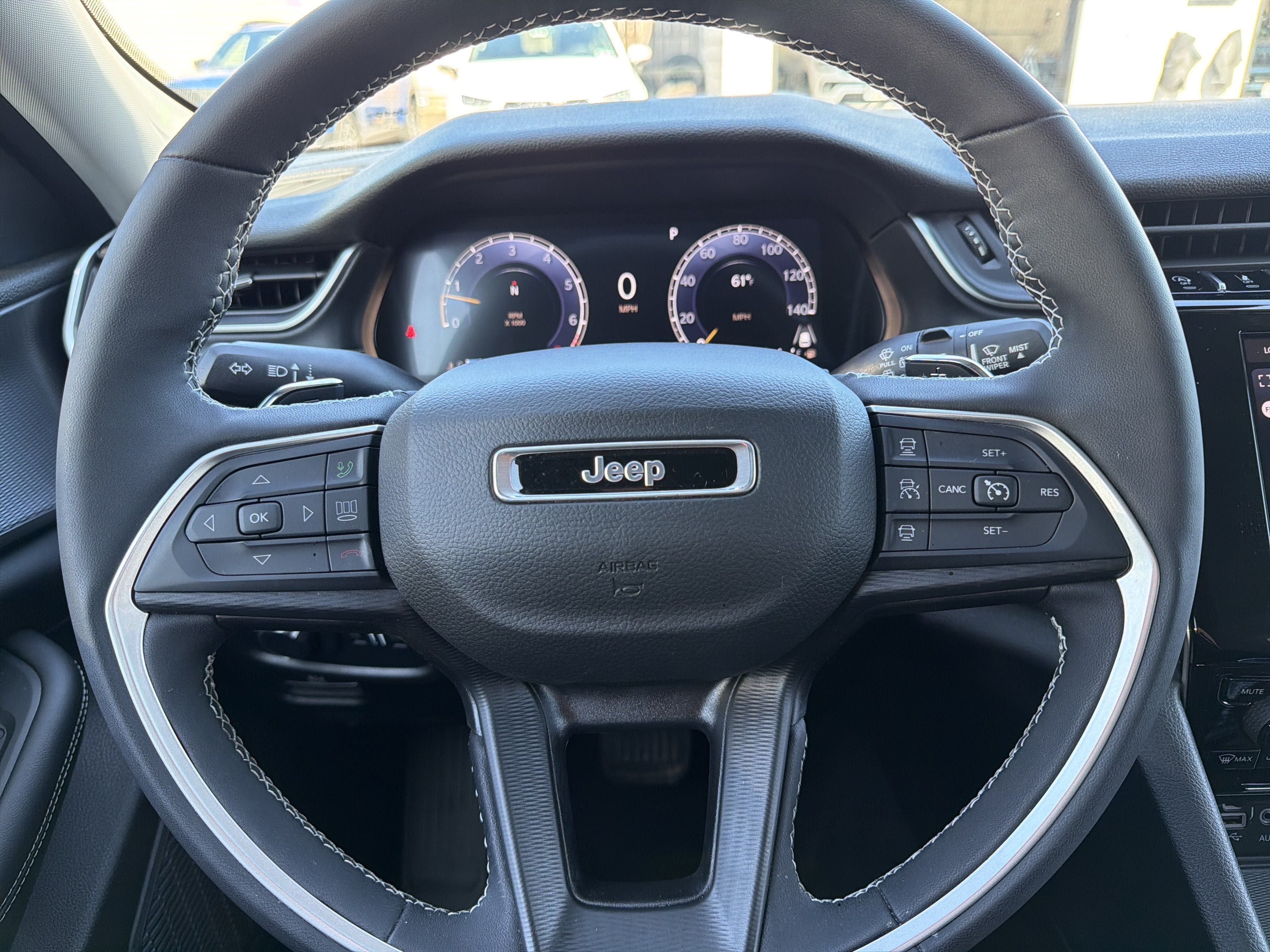 Used 2023 Jeep Grand Cherokee Laredo w/ Luxury Tech Group I AWD/4WD image 12
