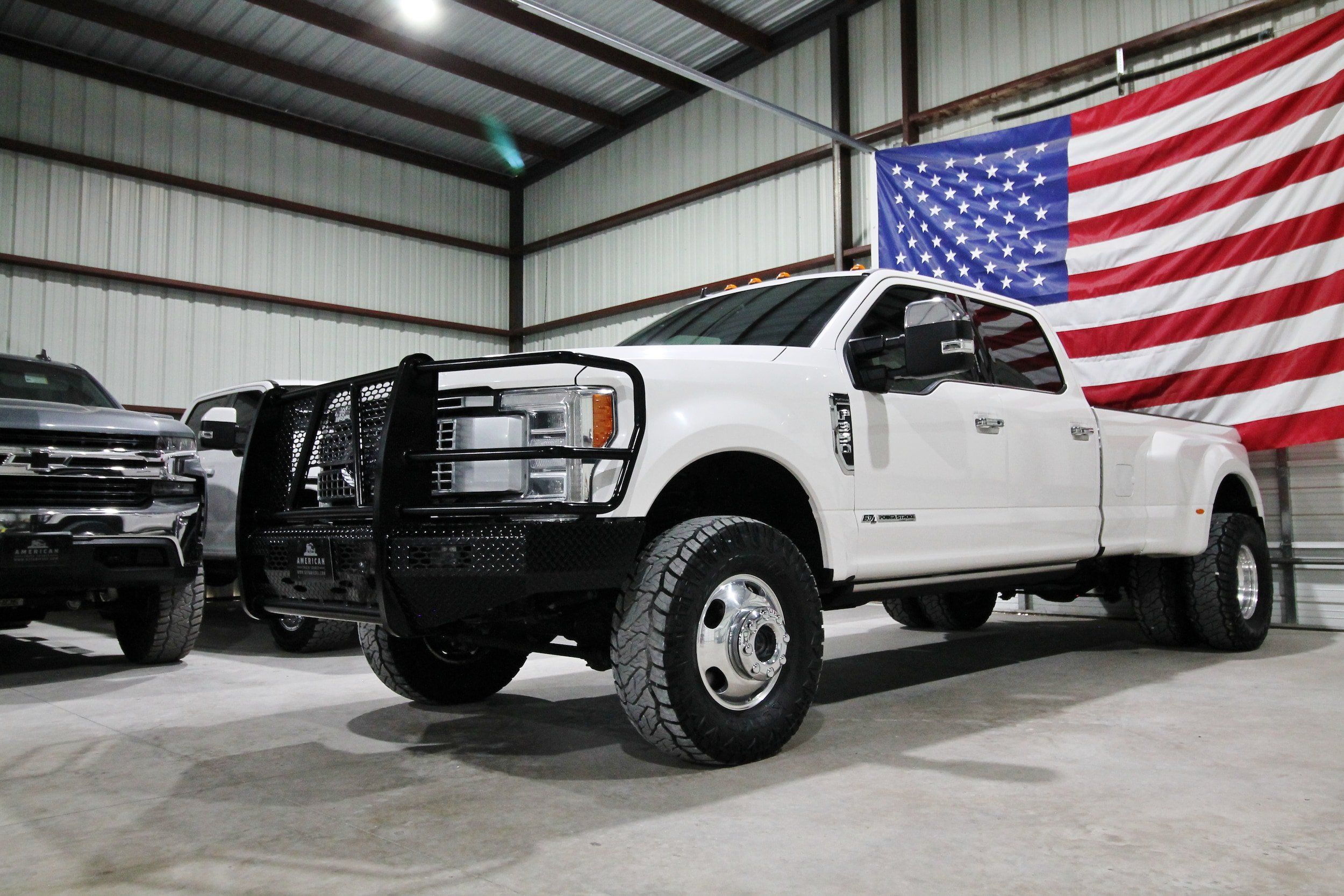 Used 2019 Ford F350 Platinum w/ Platinum Ultimate Package AWD/4WD image 3