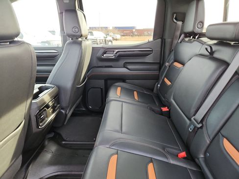 Used 2023 GMC Sierra 1500 AT4 w/ Technology Package image 9