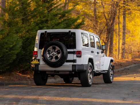 Used 2017 Jeep Wrangler Unlimited Sahara w/ Connectivity Group image 48