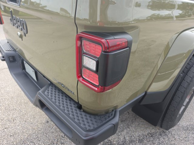 Used 2025 Jeep Gladiator Sport AWD/4WD image 13