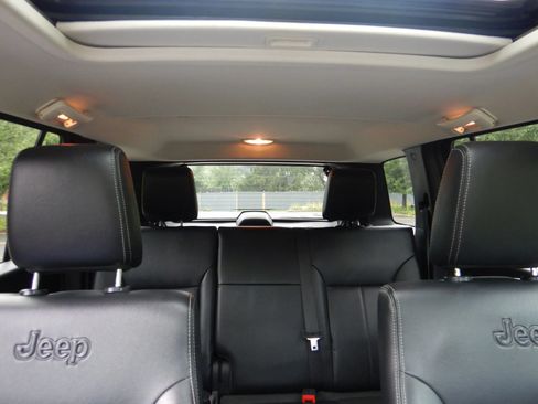 Used 2009 Jeep Liberty Limited w/ Premium Group AWD/4WD image 21