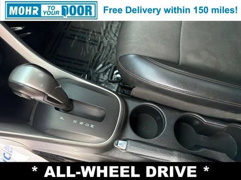 Used 2021 Chevrolet Trax LT AWD/4WD image 24