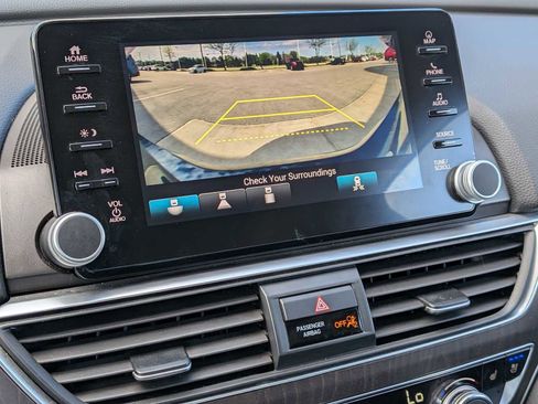 Used 2018 Honda Accord Touring image 24