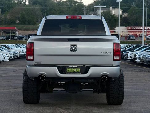 Used 2017 RAM 1500 Express AWD/4WD image 4