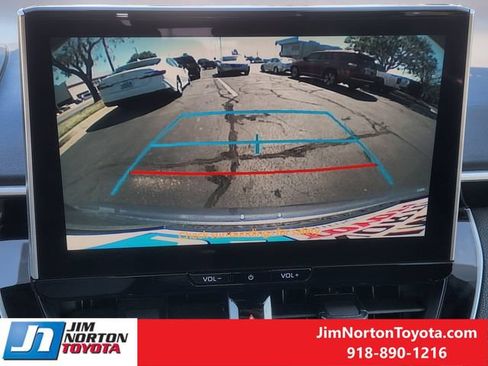 Used 2025 Toyota Corolla SE w/ SE Premium Package FWD image 19