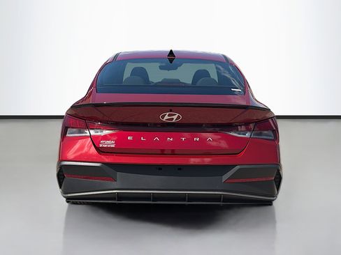 Used 2025 Hyundai Elantra Sport image 4