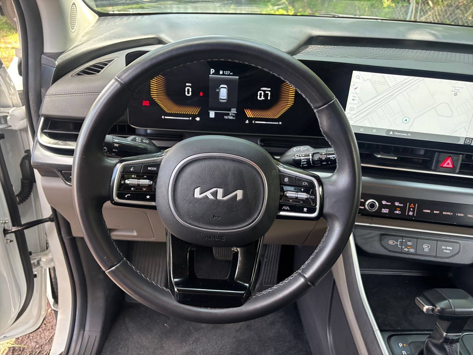Used 2026 Kia Carnival FWD image 29