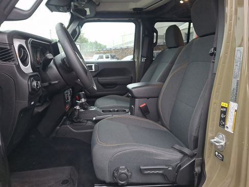 Used 2025 Jeep Gladiator Sport AWD/4WD image 13