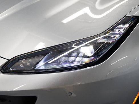 Used 2019 Ferrari Portofino RWD image 7