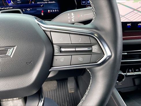 Used 2025 Chevrolet Traverse Z71 w/ Enhanced Driving Package AWD/4WD image 18
