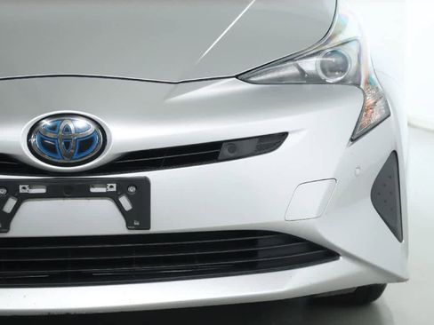 Certified 2018 Toyota Prius Two image 7