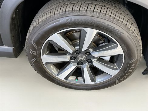 Used 2025 Honda Pilot Touring image 11