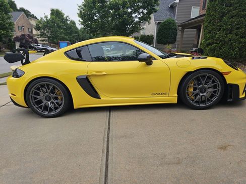 Used 2024 Porsche 718 Cayman GT4 RS RWD image 1