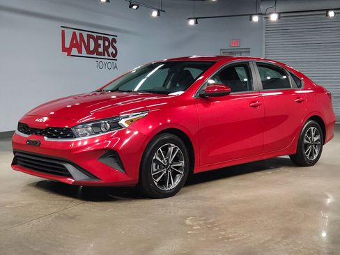 Used 2023 Kia Forte LXS image 3