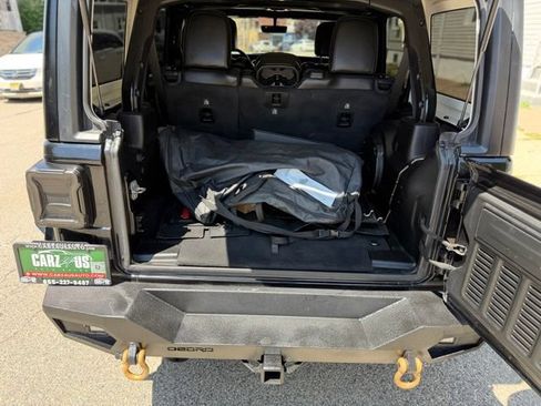Used 2019 Jeep Wrangler Unlimited Rubicon AWD/4WD image 8