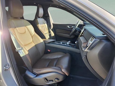 Used 2022 Volvo XC60 B6 Inscription w/ Advanced Package image 16