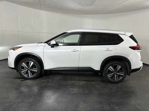 Certified 2025 Nissan Rogue SL w/ SL Premium Package FWD image 5