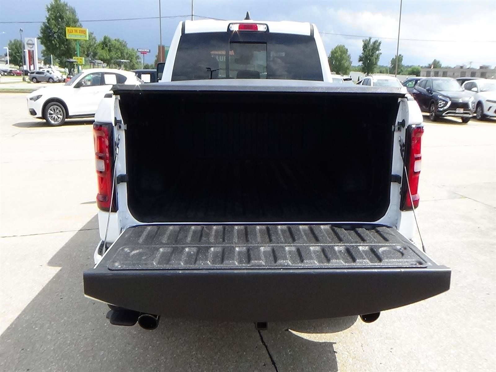 Used 2025 RAM 1500 Tradesman w/ Night Edition AWD/4WD image 10