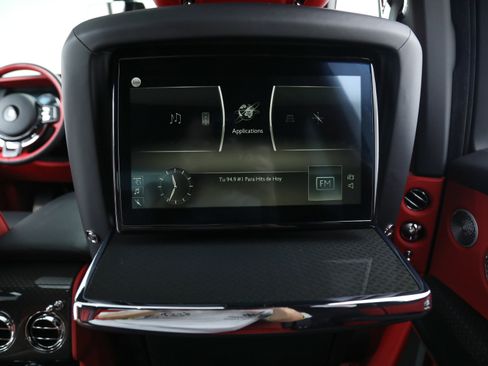 Used 2023 Rolls-Royce Cullinan Black Badge w/ Dark Exterior Package image 40