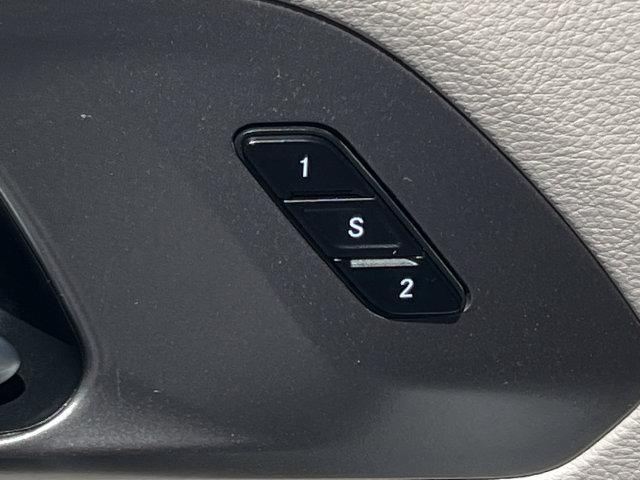 Used 2024 Chrysler Pacifica Touring-L AWD/4WD image 18