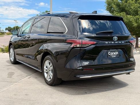Used 2023 Toyota Sienna Platinum AWD/4WD image 10