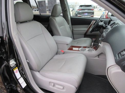 Used 2013 Toyota Highlander Limited image 30