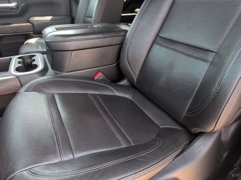 Used 2022 GMC Sierra 2500 Denali w/ Denali Black Diamond Edition AWD/4WD image 24