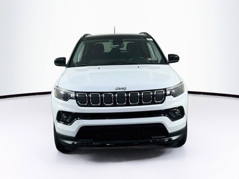 Used 2022 Jeep Compass Limited w/ Sun and Sound Group AWD/4WD image 2