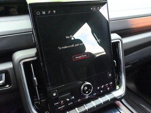 Used 2025 GMC Yukon Denali w/ Sun & Power Step Package AWD/4WD image 29