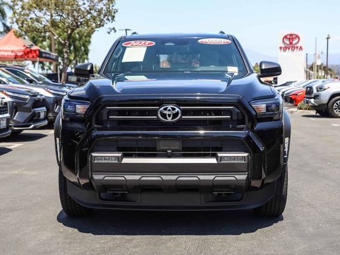 Certified 2025 Toyota 4Runner SR5 AWD/4WD image 2