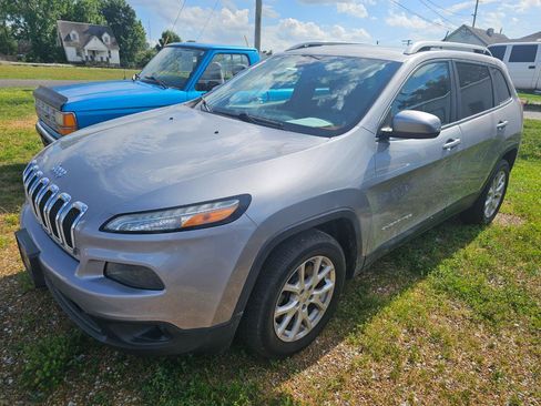 Used 2014 Jeep Cherokee Latitude w/ Cold Weather Group FWD image 4