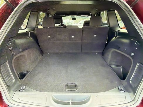 Used 2020 Jeep Grand Cherokee Laredo image 11