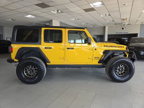 Used 2019 Jeep Wrangler Unlimited Rubicon w/ Cold Weather Group AWD/4WD image 8